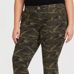 Torrid cropped twill camo military pants sz 12